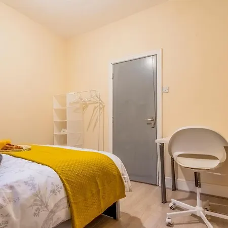 Deluxe 2-Bedroom Flat With Free Parking Birmingham Exterior photo