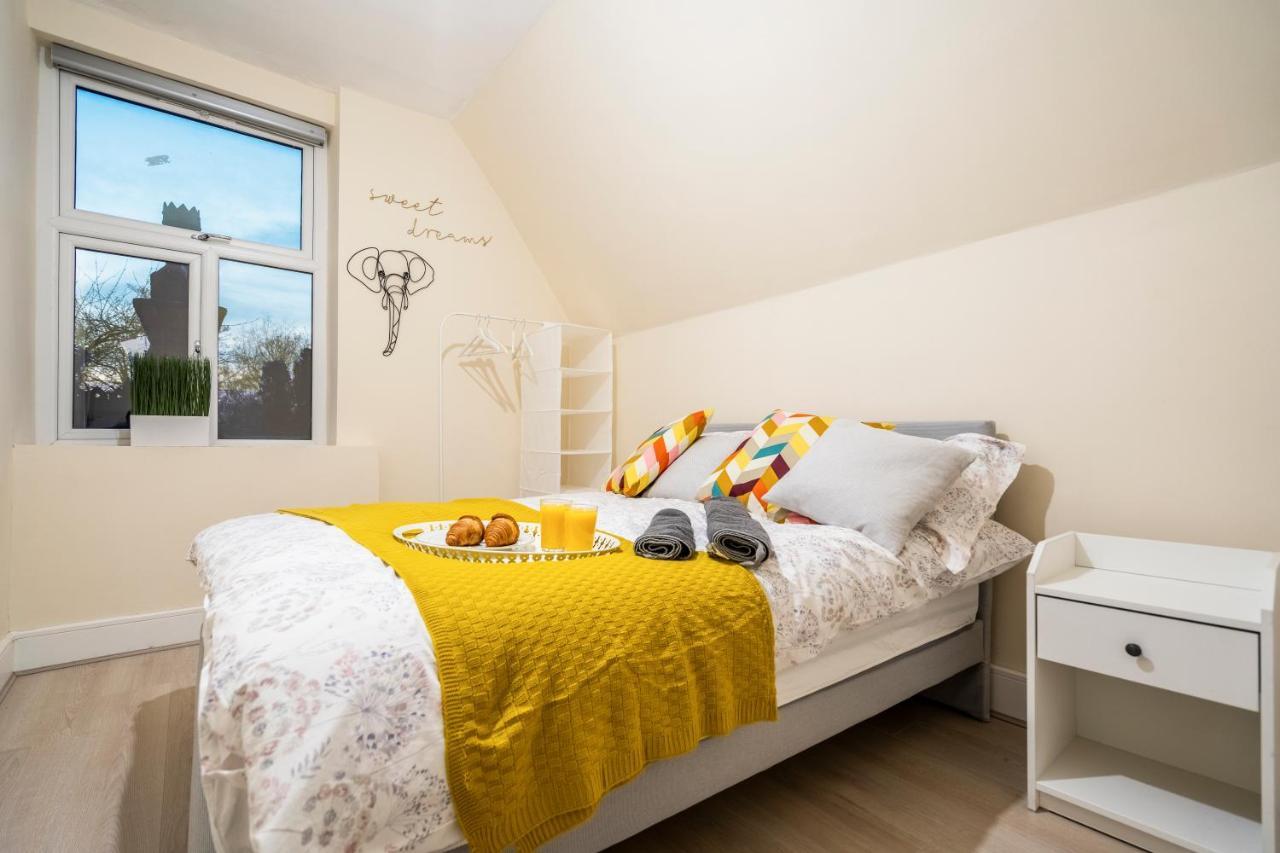 Apartamento Deluxe 2-bedroom Flat With Free Parking