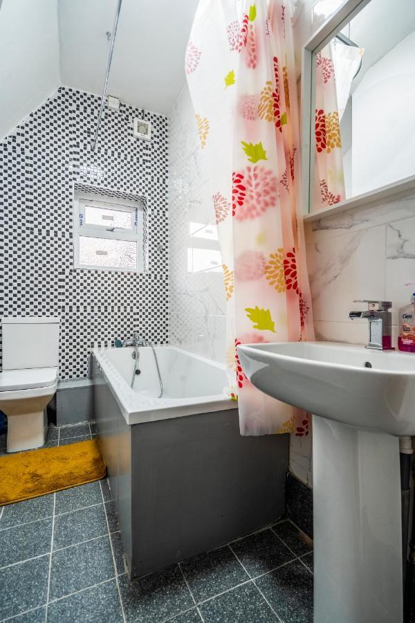 Apartamento Deluxe 2-bedroom Flat With Free Parking Birmingam